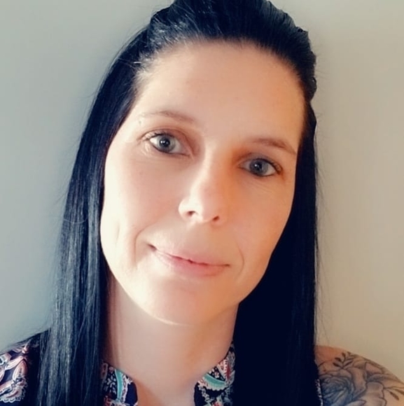 Meet your Posher, Claudia - Picture 1 of 1